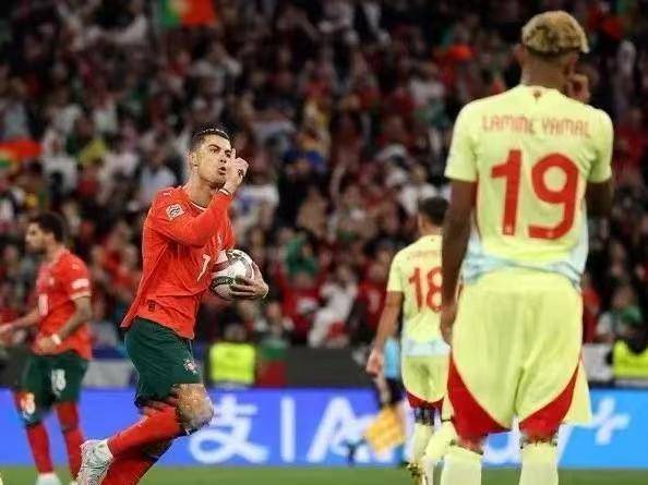 爱游戏手机版C罗在利物浦比赛中反败为胜，出色发挥引发热议！