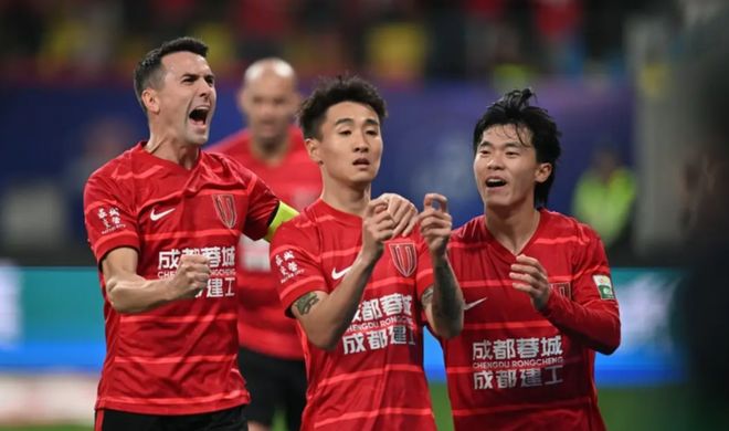 关于赛地聚焦：亚冠今夜热度飙升，马赛绝杀压哨，质疑声仍在，赛季目标并未改变的信息